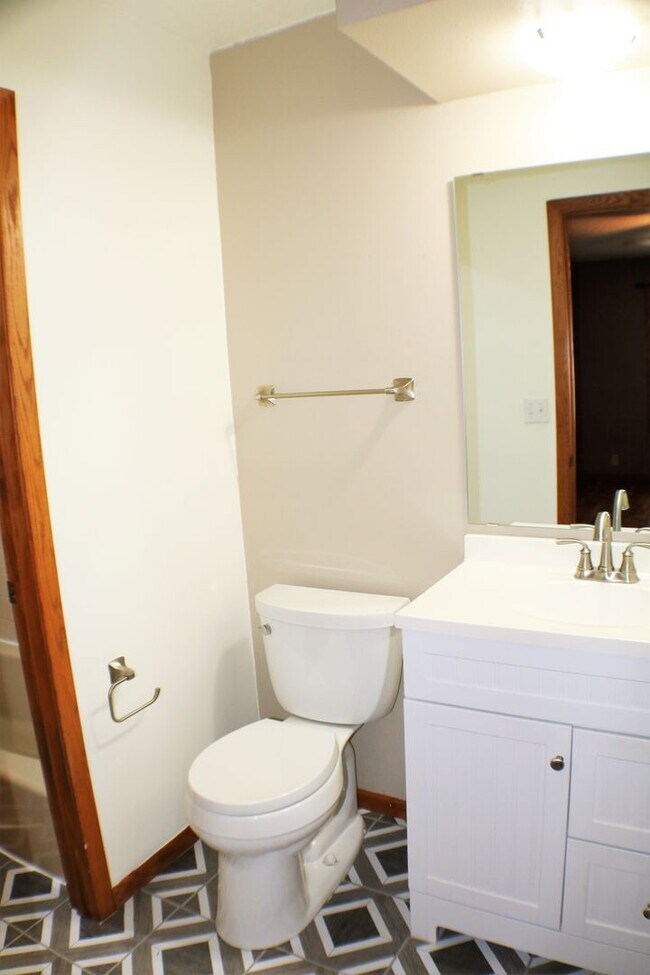 Building Photo - $1,125 | 2 Bedroom, 1.5 Bathroom 1st Floor Condo | No Pets | Sublease* | Available for August 1st...