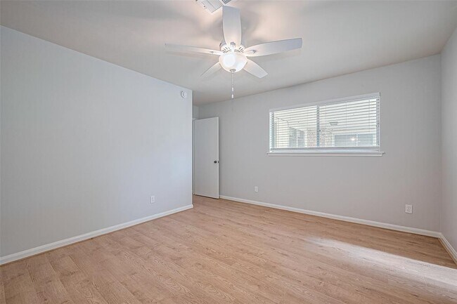 Building Photo - 2530 Bandelier Dr