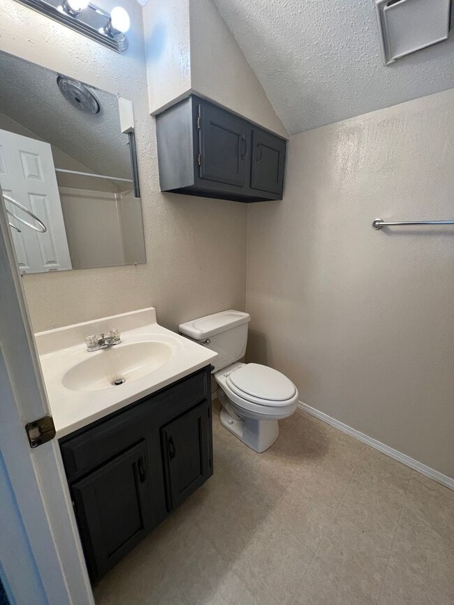 Building Photo - West Shreveport Available October 1st!