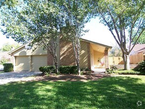 Building Photo - 3039 Sam Houston Dr