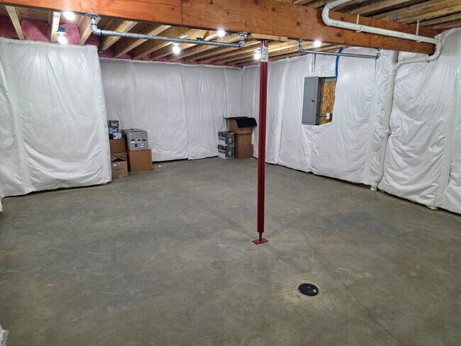 Building Photo - 482 NE Westgate Dr