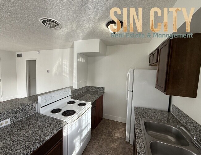 Building Photo - 2659 S Van Patten St