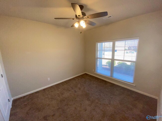 Building Photo - 609 Willow Crest Ln SW