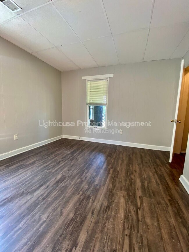 Building Photo - 98 E Van Buren St