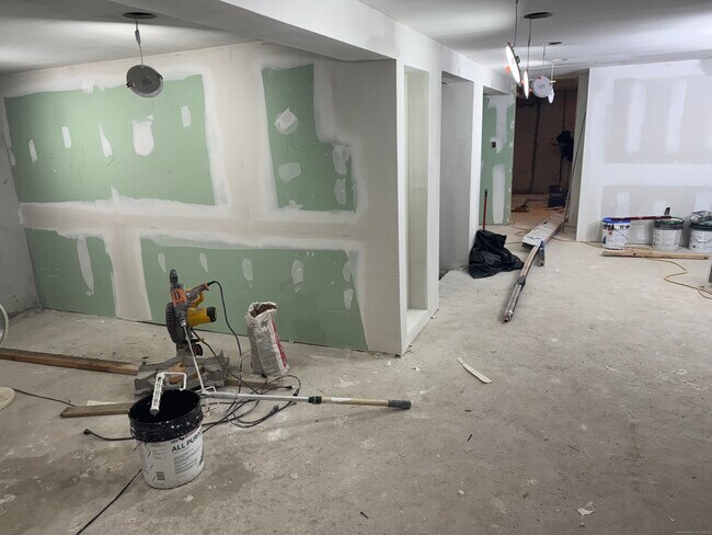 Building Photo - 190 Whitney Ave