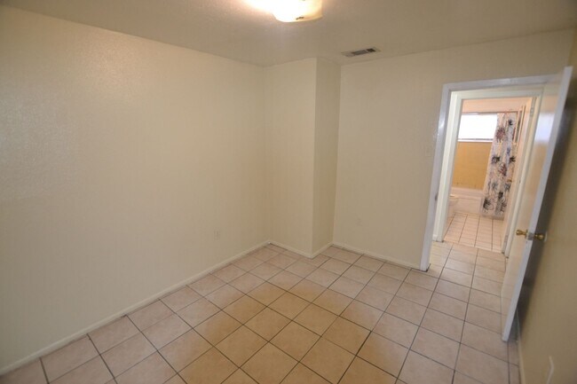 Building Photo - Housing Vouchers Accepted!!!  Location!  Newly updated, 4 bedroom, 2 bath home in historic Beechw...