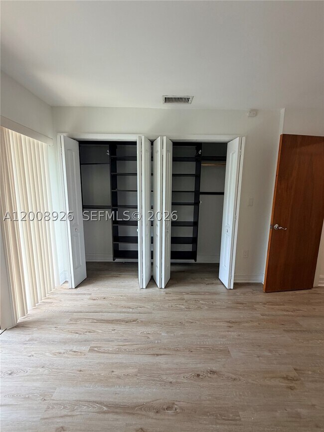 Building Photo - 3225 Bird IV3