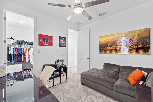 Building Photo - 12195 Stirrup Dr