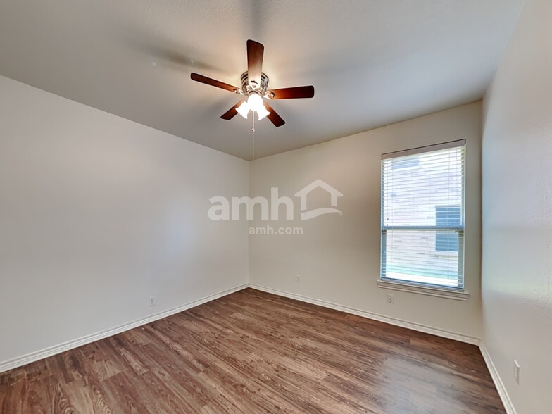 Building Photo - 518 Indian Paintbrush