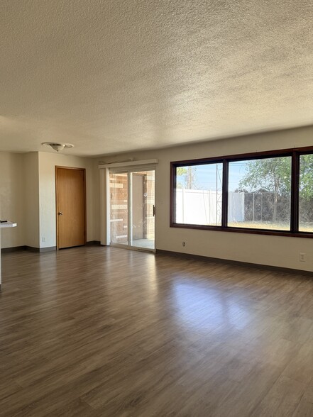 Building Photo - 539 W Crest Dr
