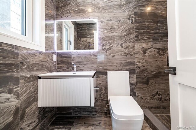 Building Photo - 622 W Penn St