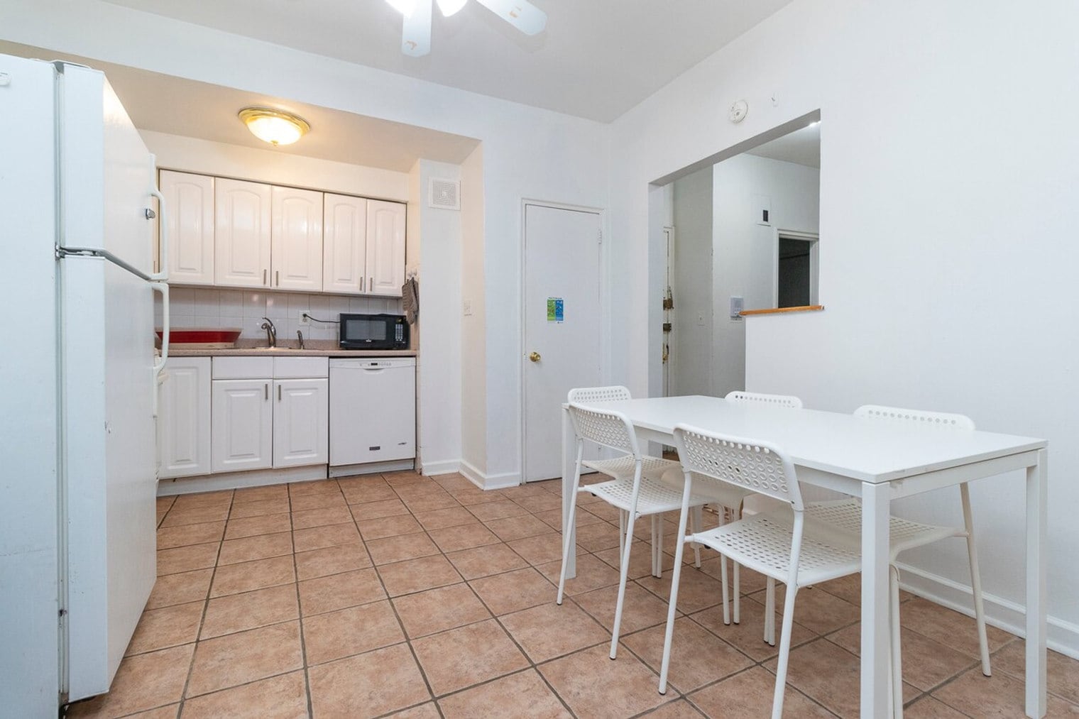 Building Photo - 250 E 82nd St