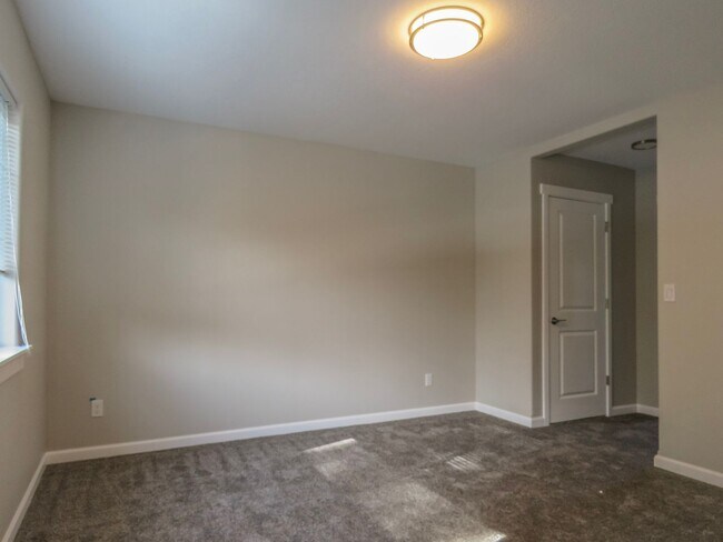 Building Photo - Market St Duplex