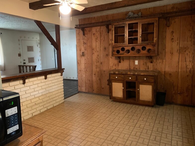 Kitchen - 7110 Celia Ave