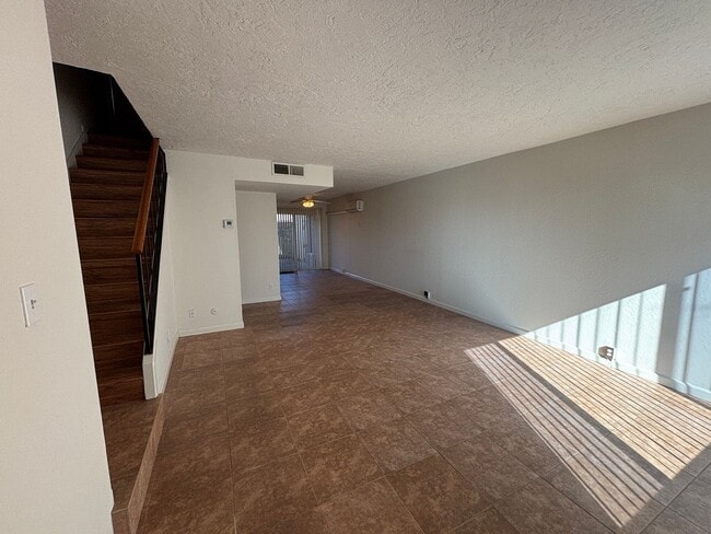 Building Photo - 5164 E Ashlan Ave