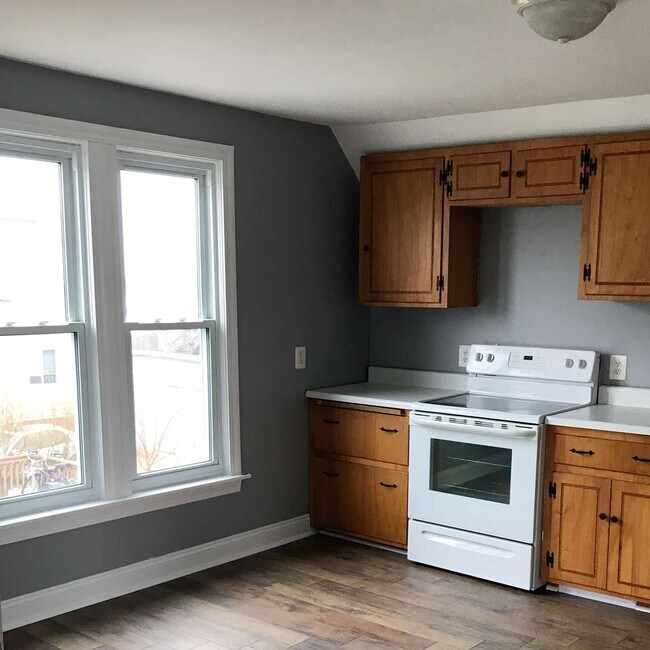 Building Photo - 1613 Lapeer Ave