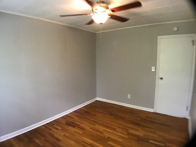 Building Photo - 105 Cypress Dr