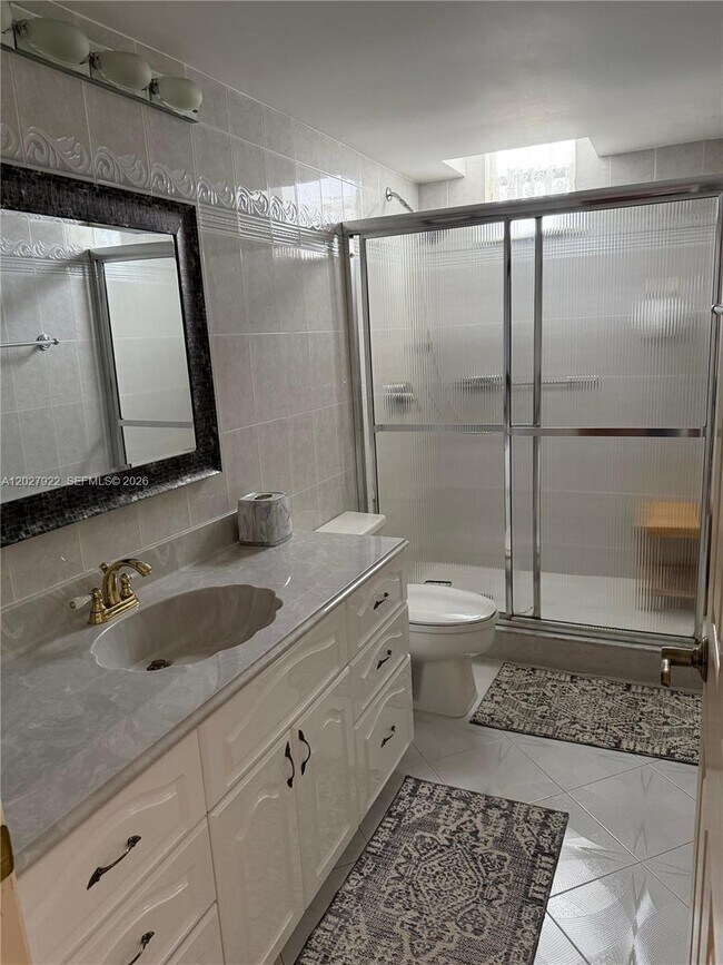 Building Photo - 2500 Parkview Dr