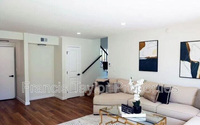 Building Photo - 13837 Paseo Cardiel