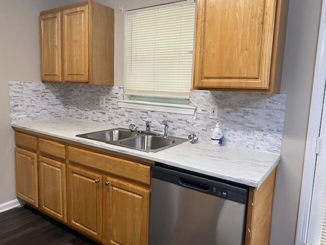 Building Photo - Ranch Style home in Locust Grove