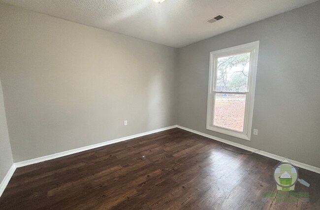 Building Photo - 103 Parkston Ave