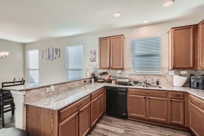 Building Photo - HALF OFF First Month Rent: 3 Bed/2.5 Bathroom~ Multiple Living Spaces~ Located near Lackland AFB!