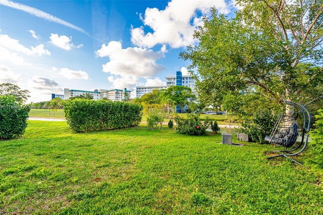 Building Photo - 3813 Greenway Dr