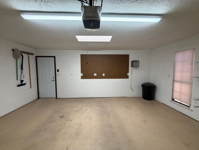 Building Photo - Beautiful Luxury 2 Bedroom Townhome Available in Corrales!