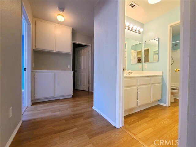 Building Photo - 723 Greenwood St