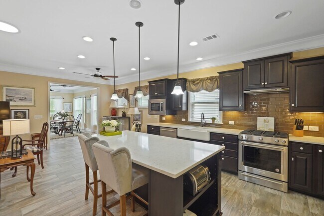 Building Photo - 10 Chicory Ct