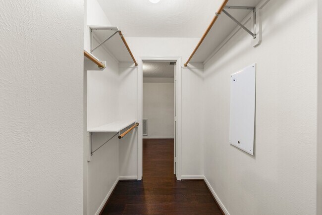 Building Photo - 70 Harvest Wind Pl