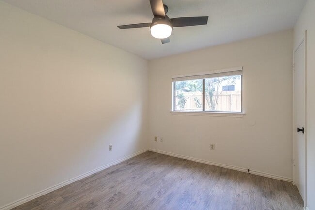 Building Photo - 5703 Shreveport Dr