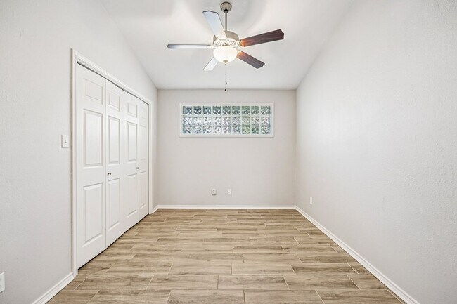 Building Photo - 127 Terrace Ln