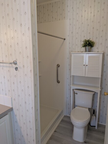 Building Photo - 215 Tiger Lilly Dr