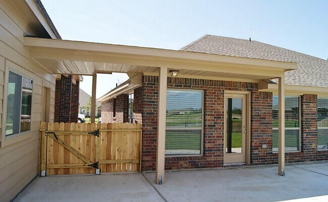 Building Photo - 2109 Bisbee Rd