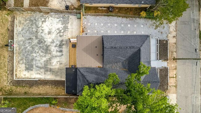 Building Photo - 620 Echo St NW