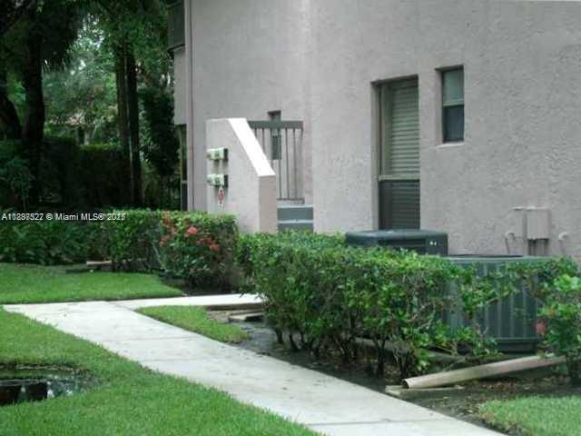 Building Photo - 3929 Carambola Cir N