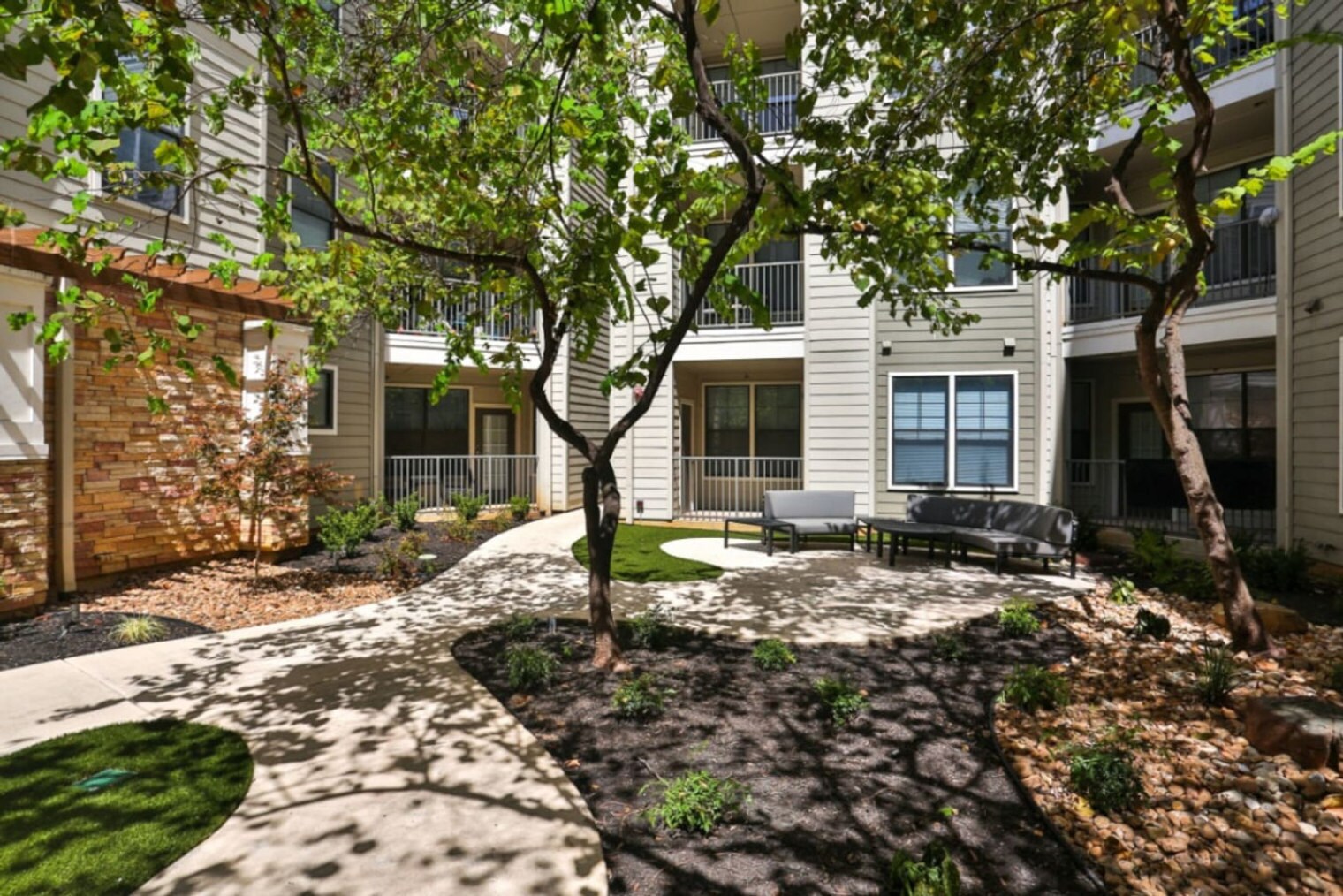 Building Photo - 820 Benge Dr