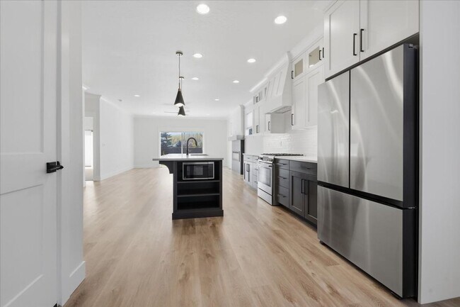 Building Photo - Heart of Eagle 3 Bed 2.5 Bath