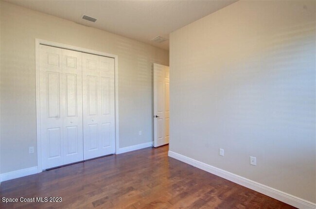 Building Photo - 3381 Thurloe Dr