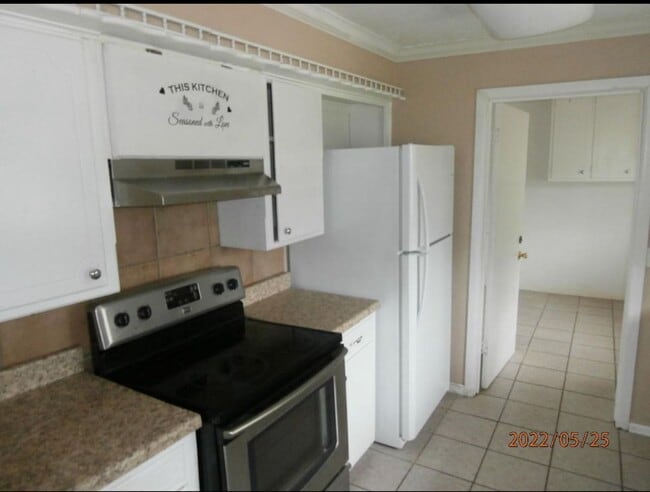 Building Photo - Beautiful East side Living