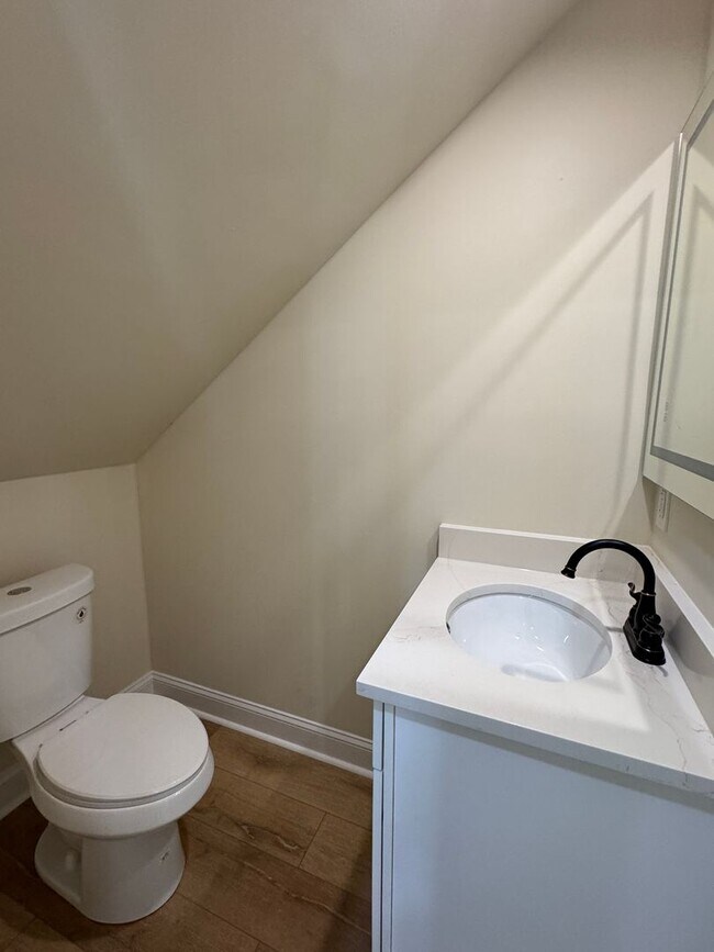 Building Photo - New 3 bed, 3.5 bath home across the Street from Meharry.  Modern upgraded kitchen and bathrooms. ...