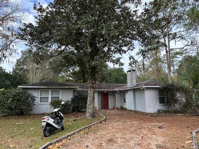 Building Photo - 818 NW 21st St