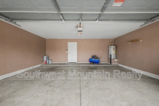 Building Photo - 1399 E Saguaro Trail