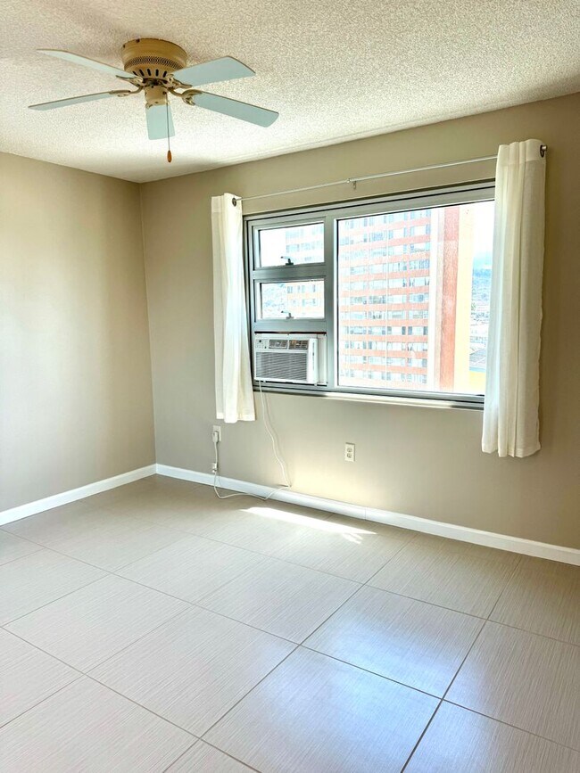 Building Photo - Country Club Village 6 - Two bedroom, one ...