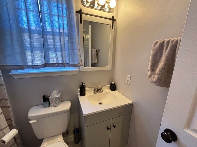 Building Photo - FOR RENT