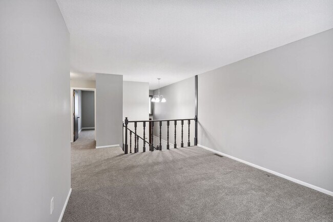 Building Photo - Lovely 4BR 2BA Townhome in Coon Rapids