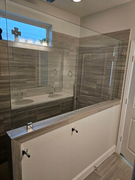 Building Photo - 9511 Bricewood Oak