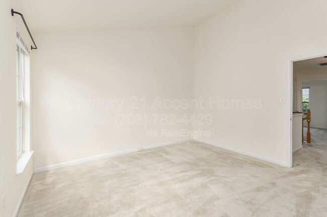 Building Photo - 1030 Harrison Cir