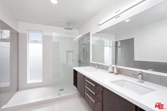 Building Photo - 23018 Leonora Dr